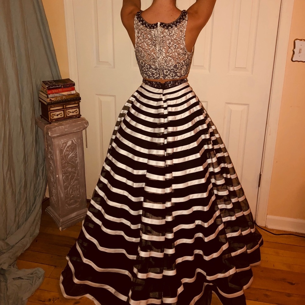 Prom dress - Picture 3 of 3